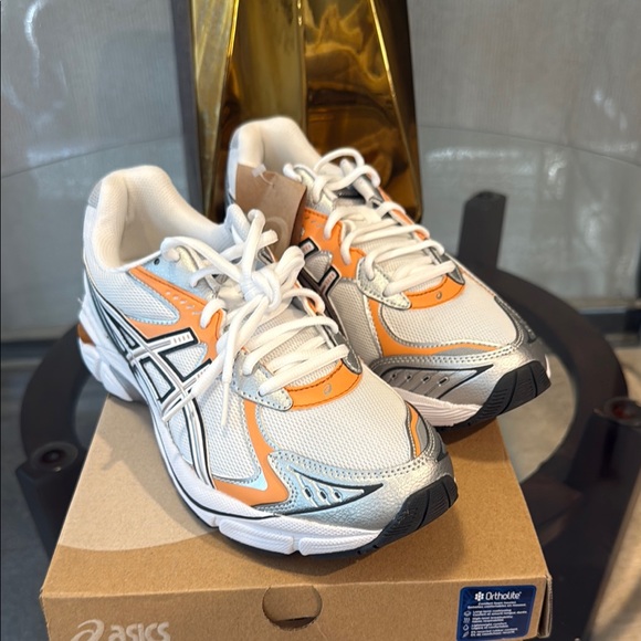 ASICS - Picture 1 of 7